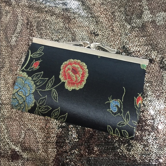 Satin clutch - Picture 2 of 3